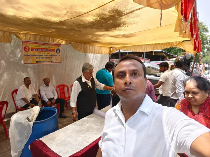 At the sharbat stall